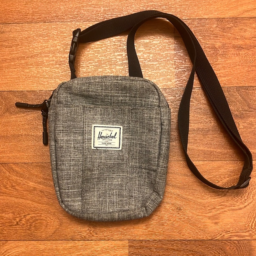 GUC Herschel Crossbody